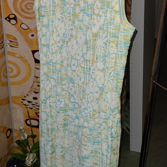 St. John Knits - Picture 13 of 16